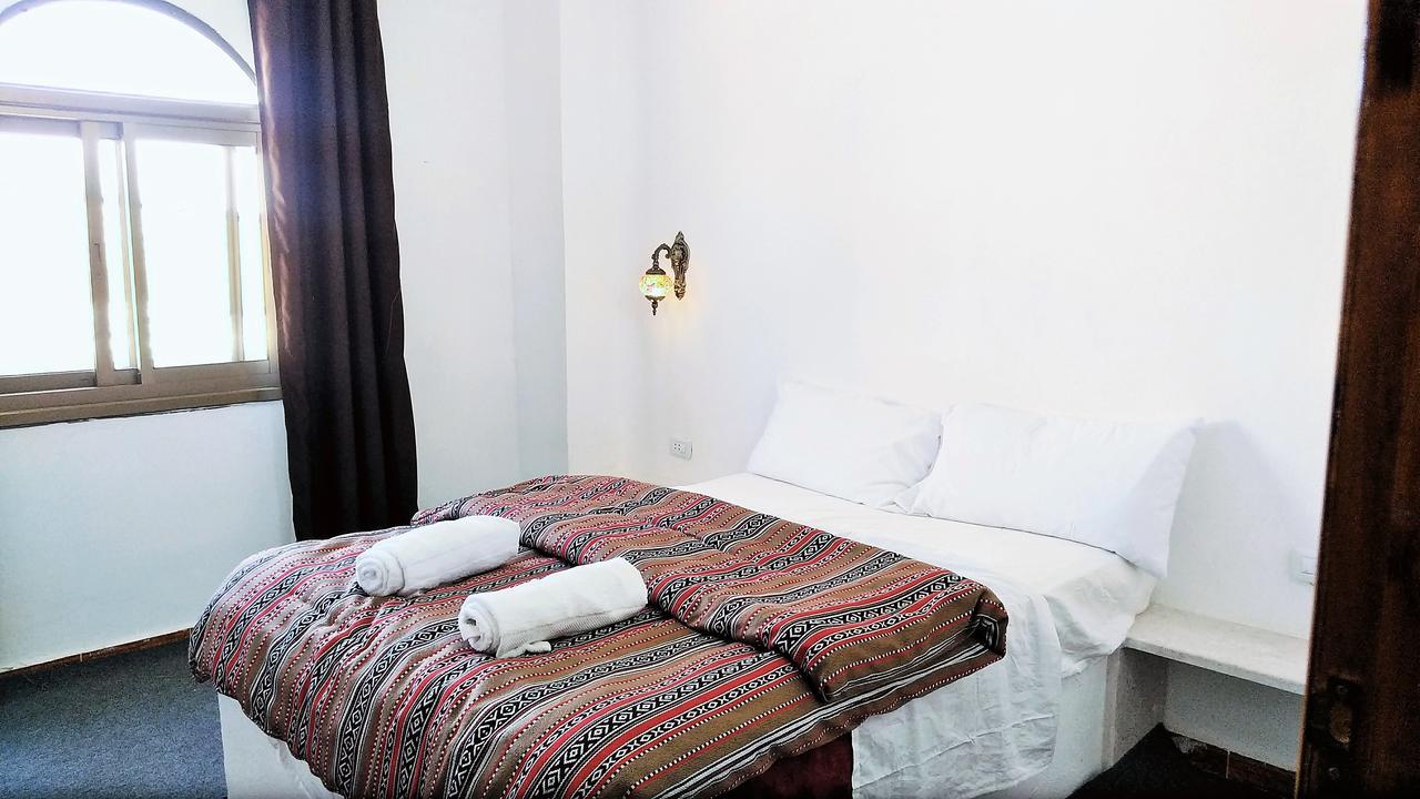 Petra Bedouin Bed And Breakfast 와디무사 외부 사진