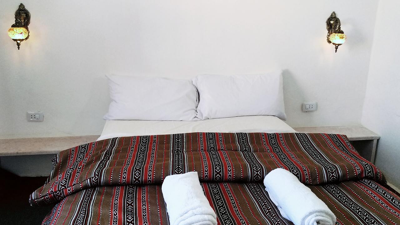 Petra Bedouin Bed And Breakfast 와디무사 외부 사진