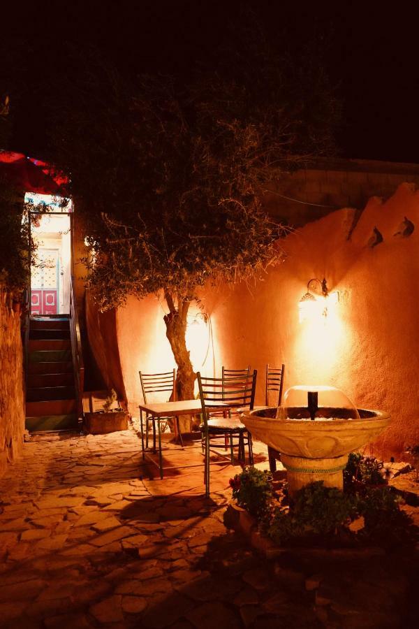 Petra Bedouin Bed And Breakfast 와디무사 외부 사진